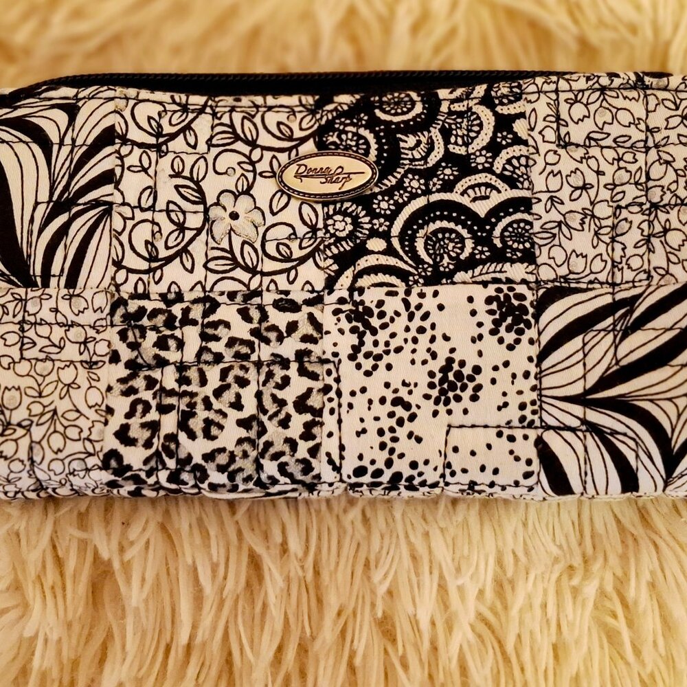 Women's Donna Sharp Quilted Zippered Wallet